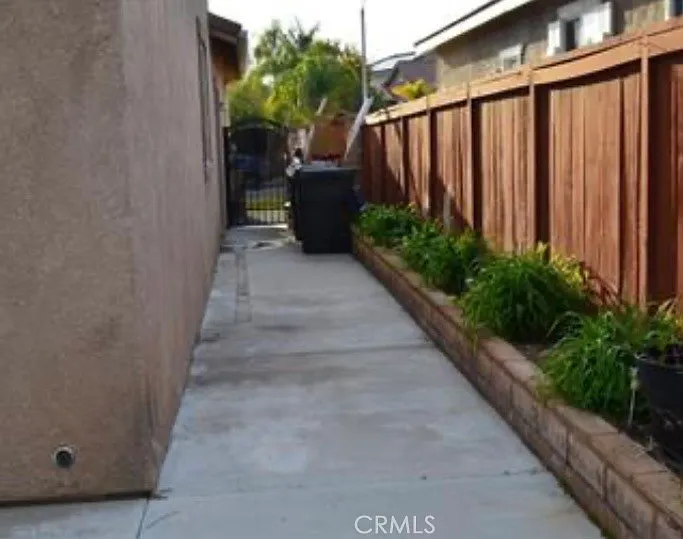 7841 Danbury Dr — Photo 33
