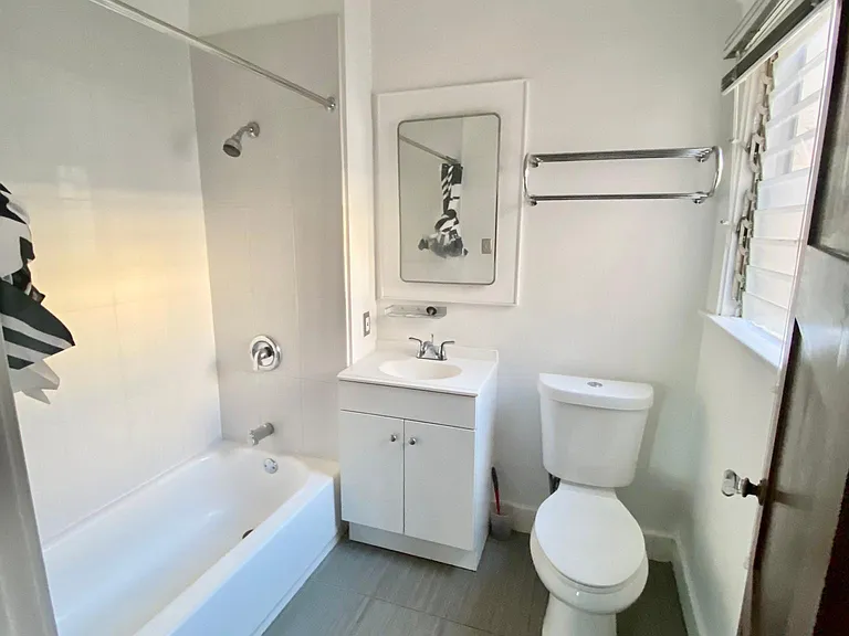 361 S Berendo St — Photo 17