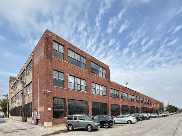 3144 W Carroll Ave #302, Chicago, IL 60612