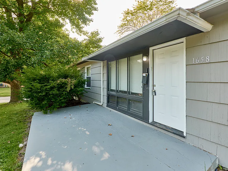 1658 Kappel Dr — Photo 5