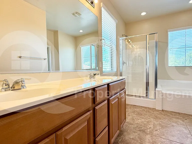 1095 E Rojo Way — Photo 17