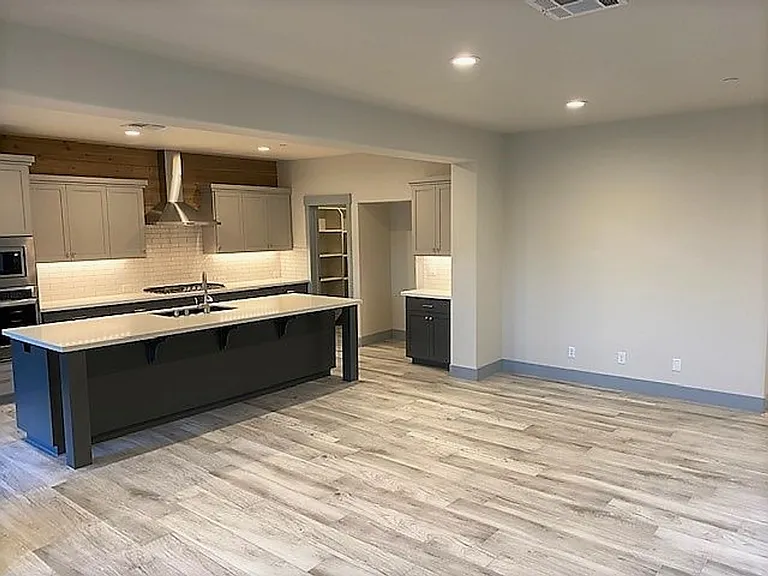 2648 Brooklyn Ln — Photo 5