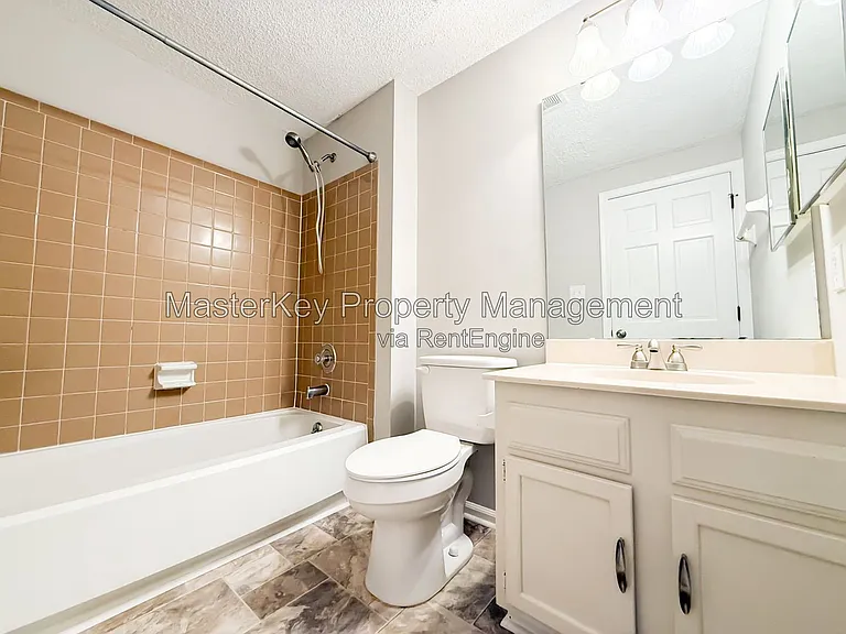 704 E Dynasty Dr — Photo 14
