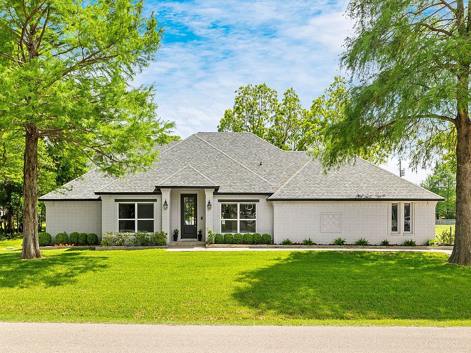 1st image of 170 Double Oaks Dr
