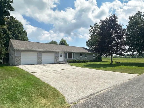 512 Maple St, Casco, WI 54205