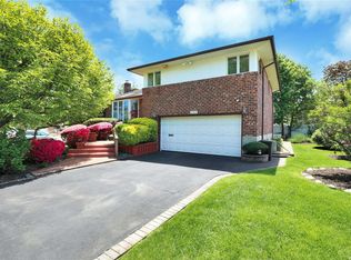 1 Bart Ct, Plainview, NY 11803