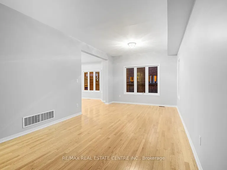112 Commodore Dr — Photo 9