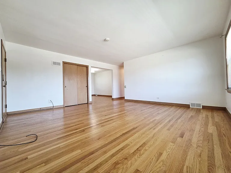 1431 Balmoral Ave #2S — Photo 4