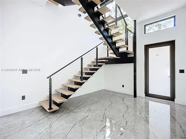3069 SW 27th TER — Photo 2