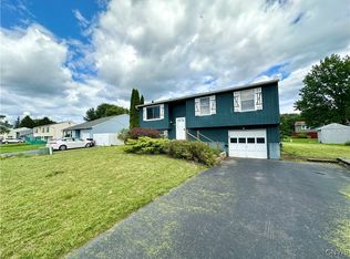 123 Royalton Dr, Minoa, NY 13116