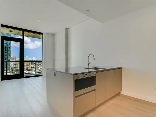 610 Davis St #1810, Austin, TX 78701