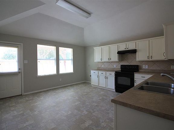 5th image of 3804 Oakhurst Ln