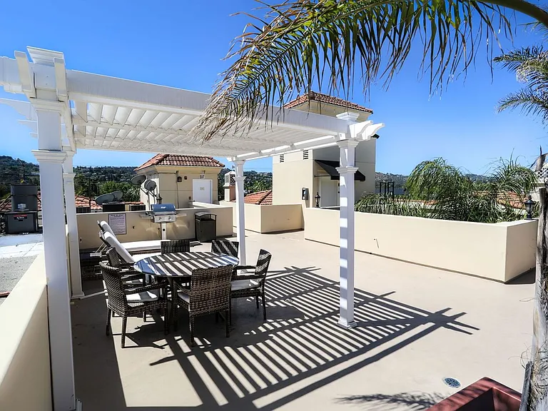 11321 Moorpark St — Photo 3