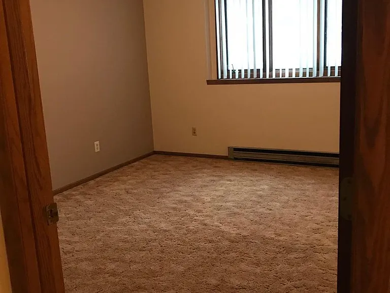 657-663 Brooks Pl — Photo 3