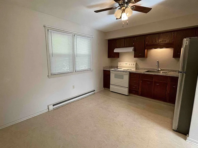 5 Commercial Dr — Photo 4