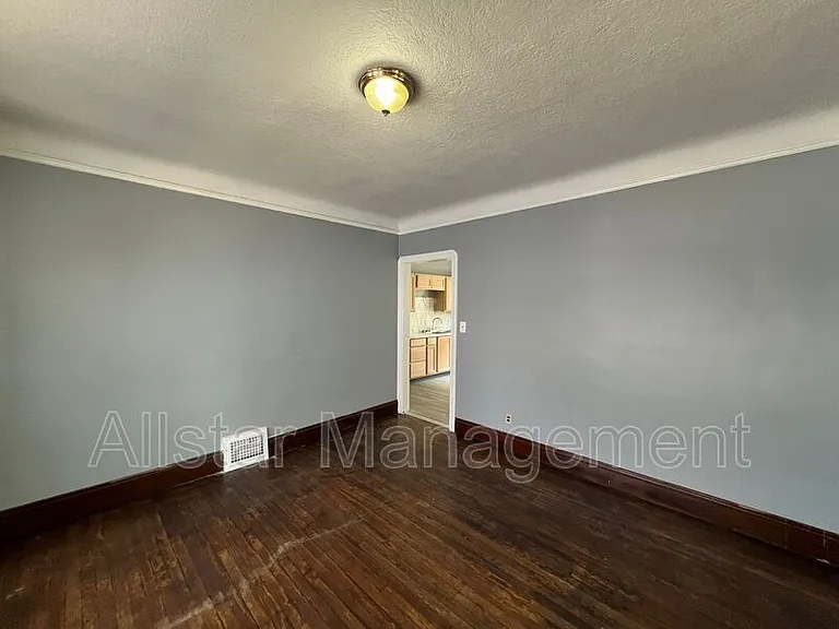 3257 E 139th St #DOWN — Photo 9