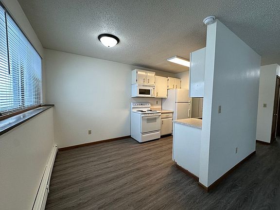 4th image of 726 12th Ave W Unit 2