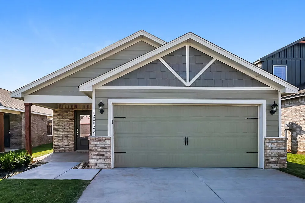 3 bed, 2.0 bath, 1642 sqft, $1,715 — Photo 1