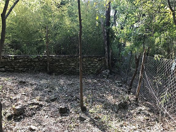4th image of 1807 Westridge Dr
