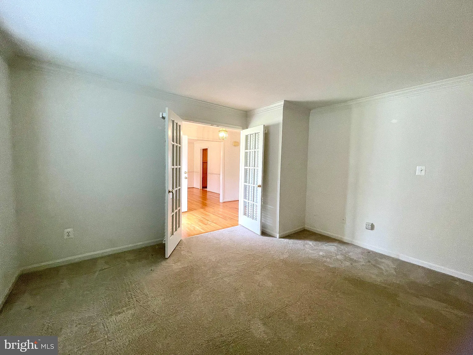 3 bed, 2.0 bath, 2025 sqft, $3,500 — Photo 4