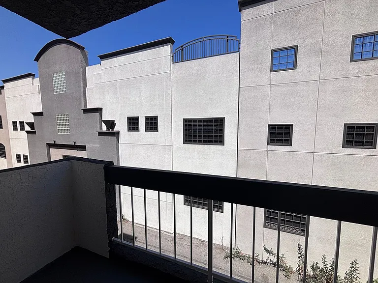 132 Clark Dr — Photo 45
