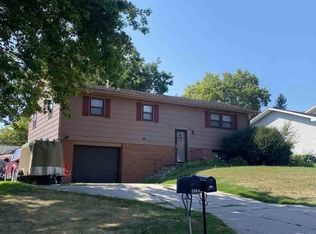 2305 Belmont Dr, Norfolk, NE 68701