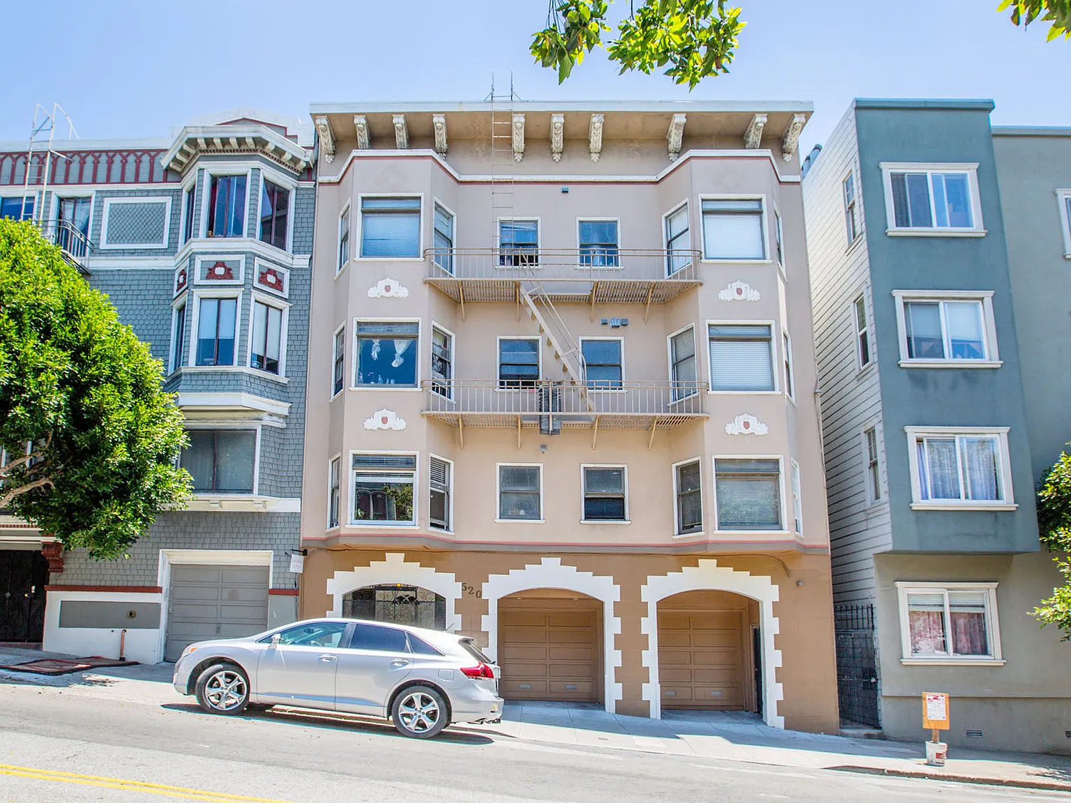 520 Scott — Photo 1