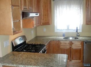 24 Van Dyke St, Wallington, NJ 07057