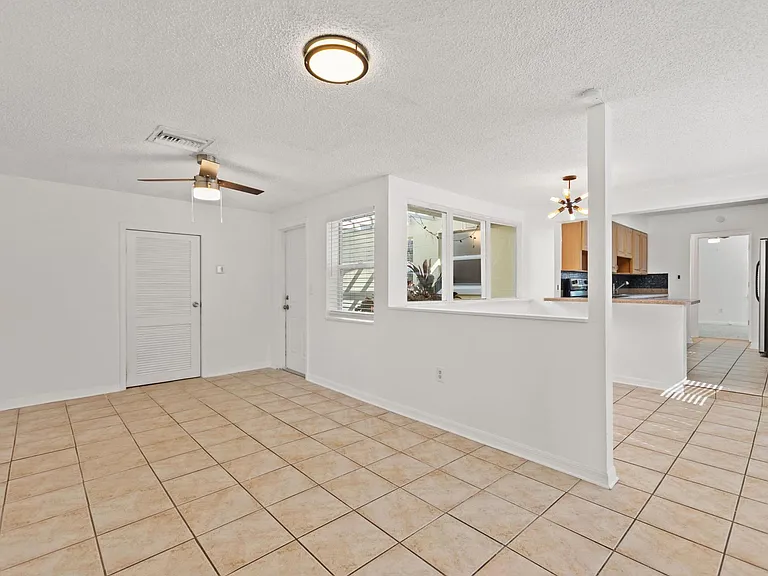 2207 S Lincoln Ave — Photo 12