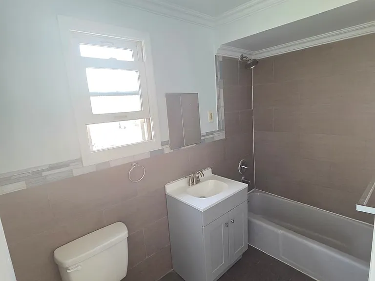 389 Avenue E #3 — Photo 9