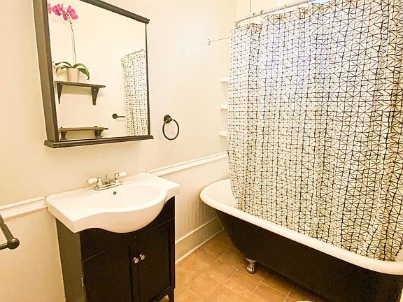 5th image of 2 S Lincoln St APT 1E