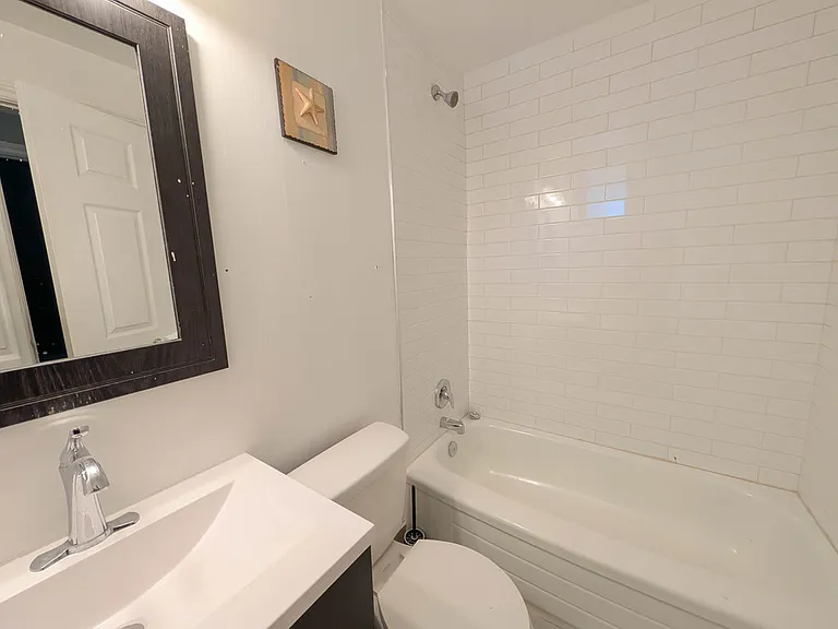 55 Wellington St S #3 — Photo 22