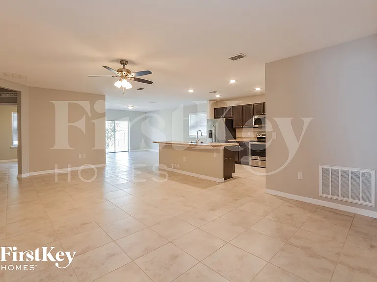 3920 Scotland St — Photo 2