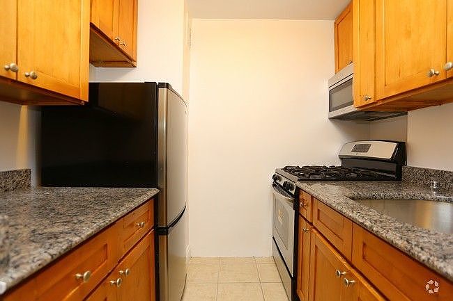1st image of 784 Columbus Ave APT 4L