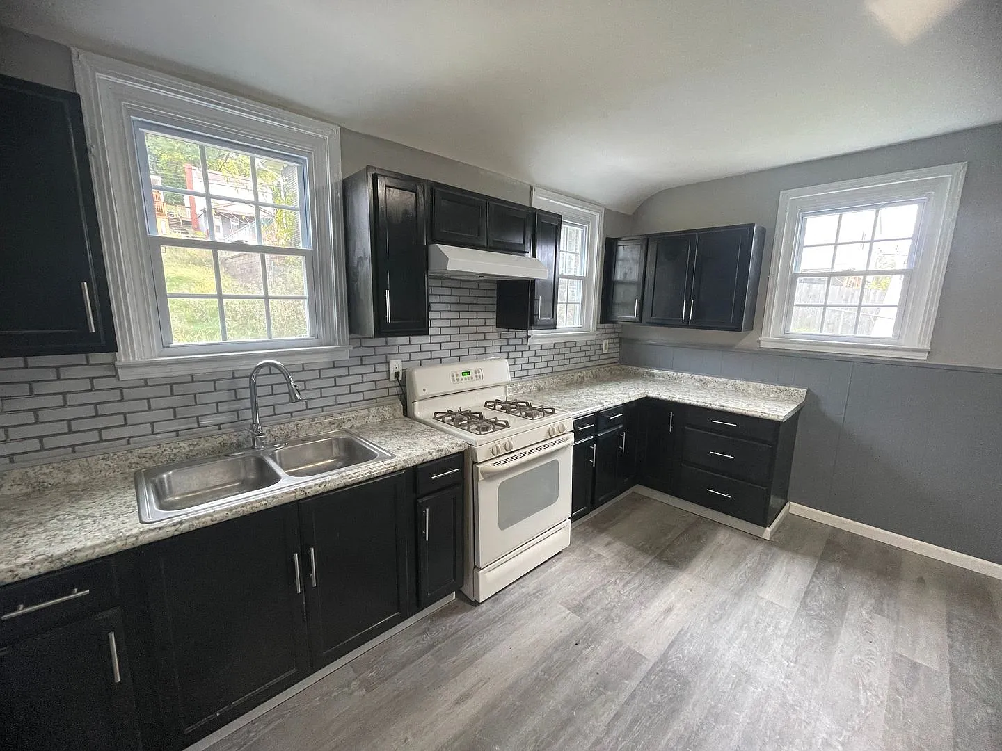 Newly updated 3 bedroom house in Glassport for rent! — Photo 3