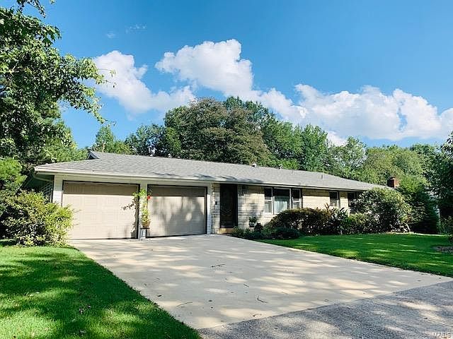 1st image of 2122 Sherwood Dr