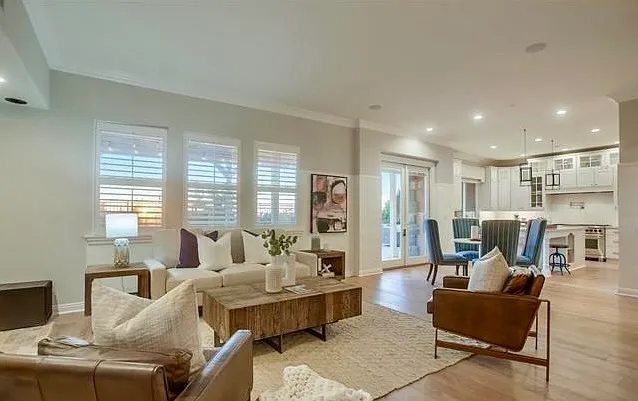 Open floor plan with spectacular views and natural lighting in the living room and kitchen area
