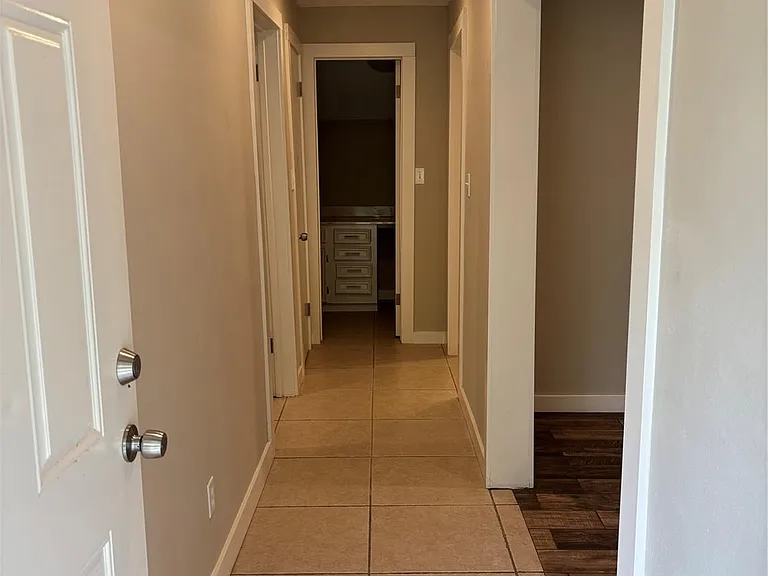 8049 Forest Hills Dr — Photo 11