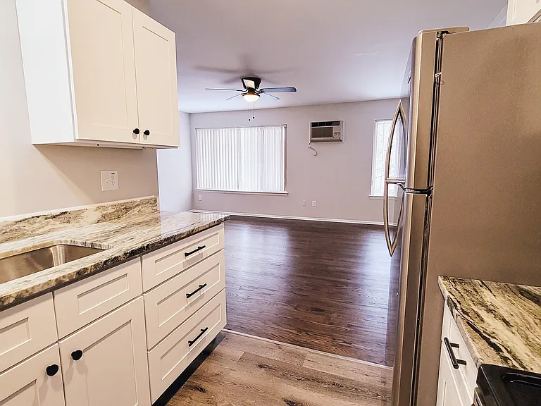 590 E Lewiston Ave — Photo 4
