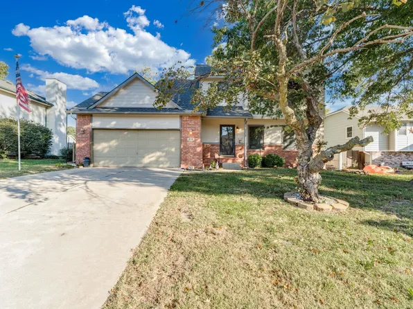 212 E Oak Meadows Rd, Derby, KS 67037