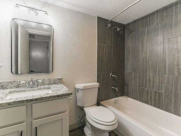 Colony House — Photo 8