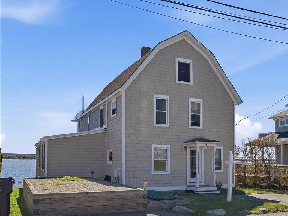 38 Aquidneck Ave #2