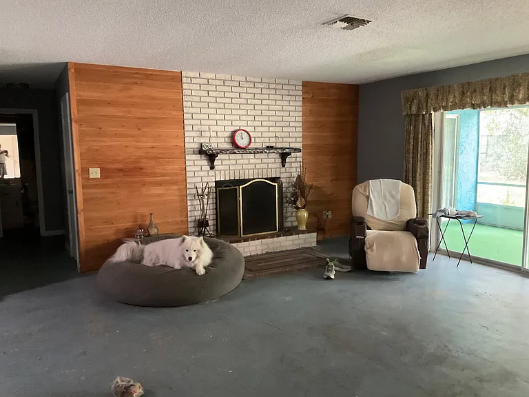 58 Silver Ln — Photo 3