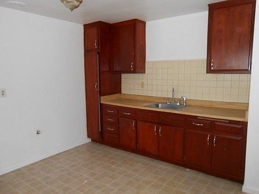 1st image of 913 W Oliver St #2