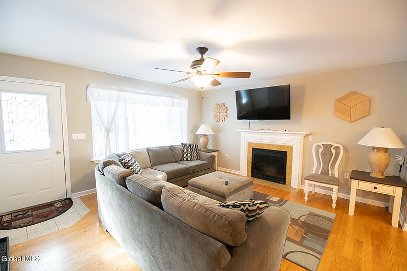 4th image of 83 Fenway Drive