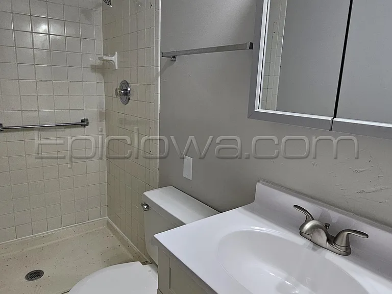 220 19th St NE — Photo 38