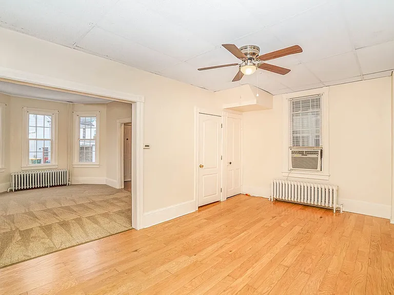 136 N Potomac St — Photo 8