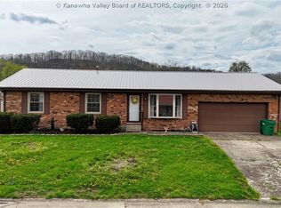 194 Shawnee Est, Winfield, WV 25213