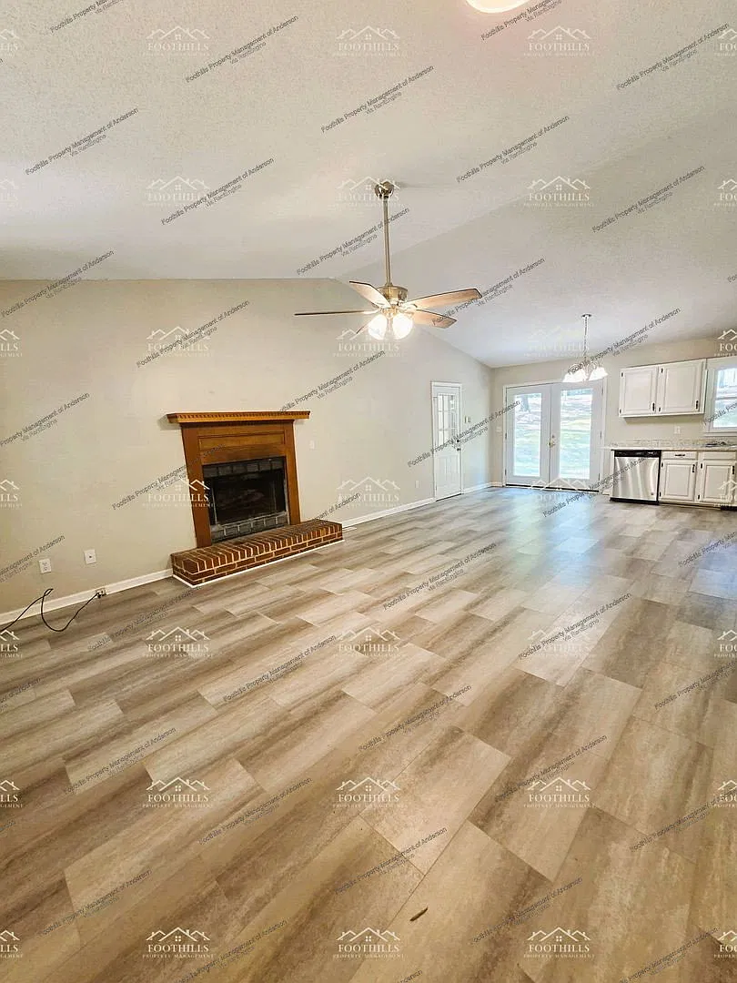 3 bed, 2.0 bath, 1142 sqft, $1,495 — Photo 2
