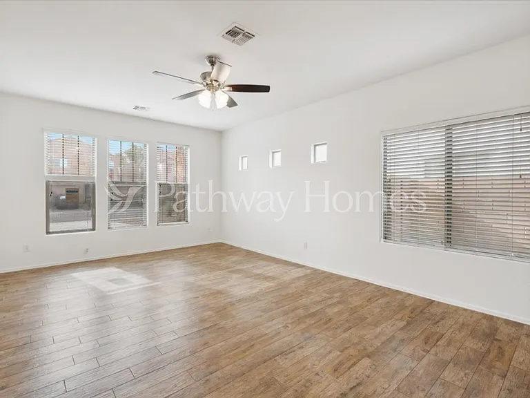 17762 W Watson Ln — Photo 11